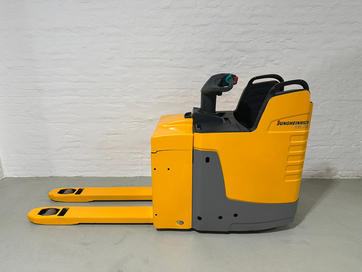 Jungheinrich ERE 225 | BAT25 NEU