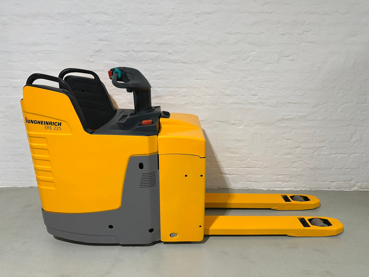 Jungheinrich ERE 225 | BAT25 NEU