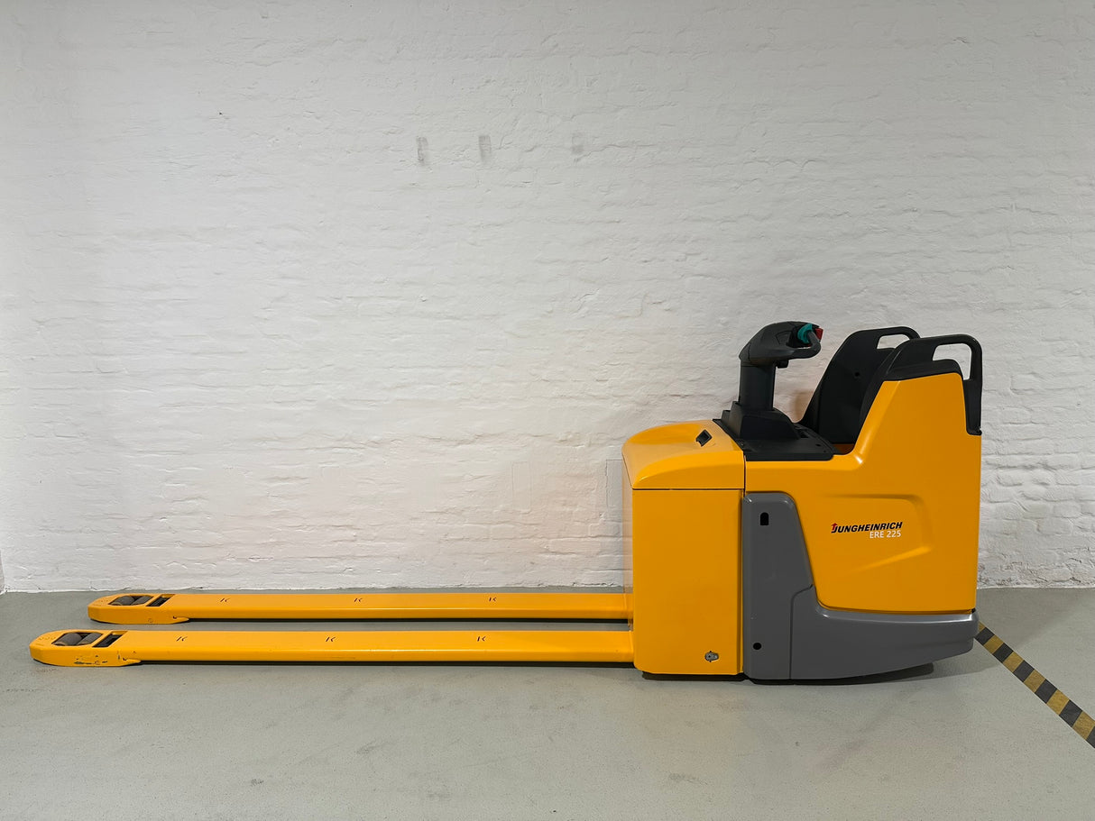 Jungheinrich ERE 225 G2400 | BAT25