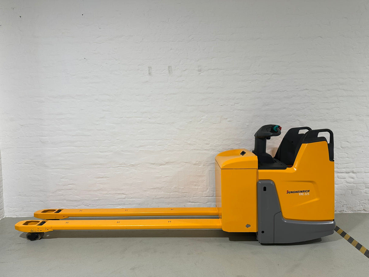 Jungheinrich ERE 225 G2400 | BAT25