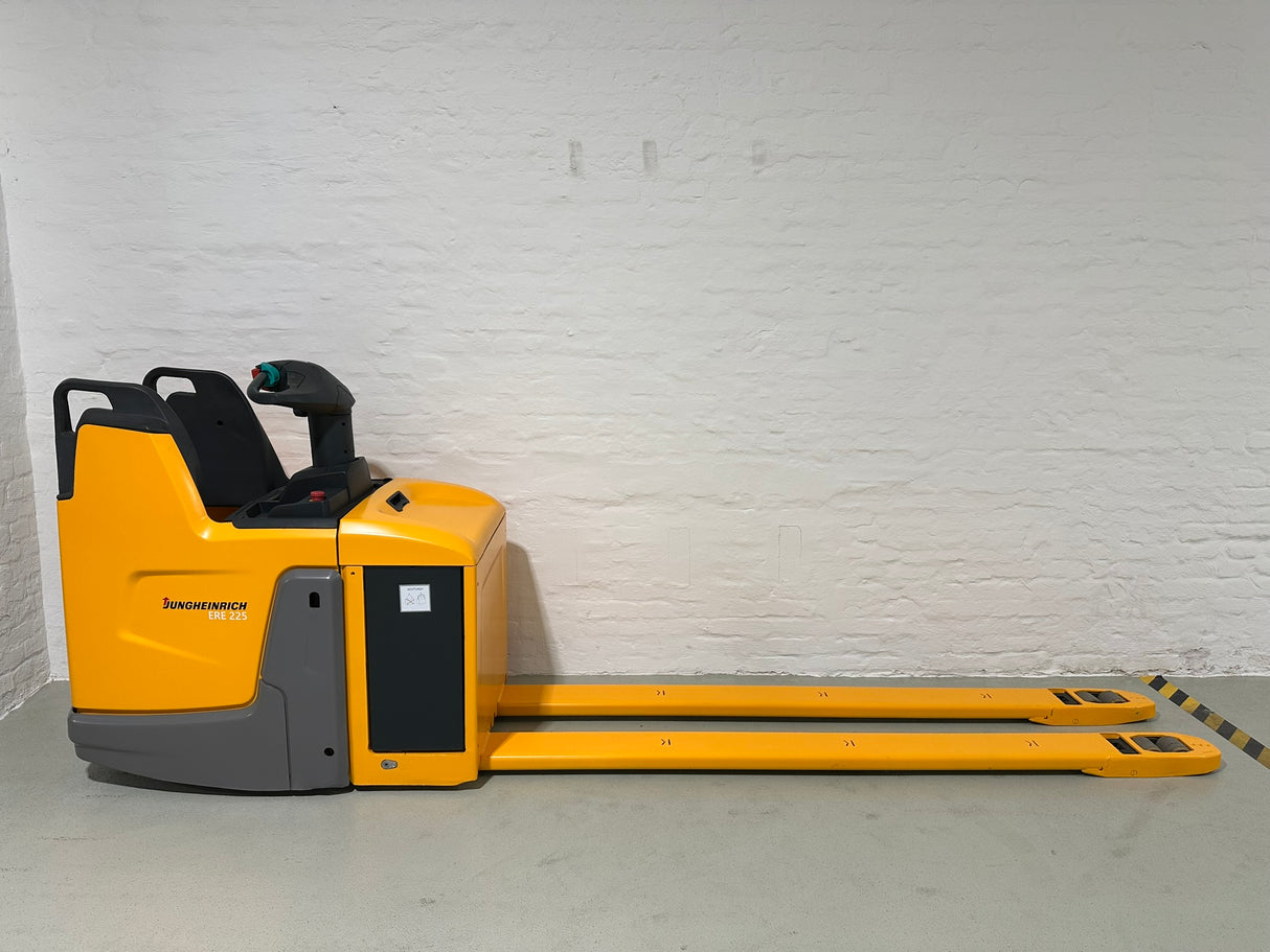 Jungheinrich ERE 225 G2400 | BAT25