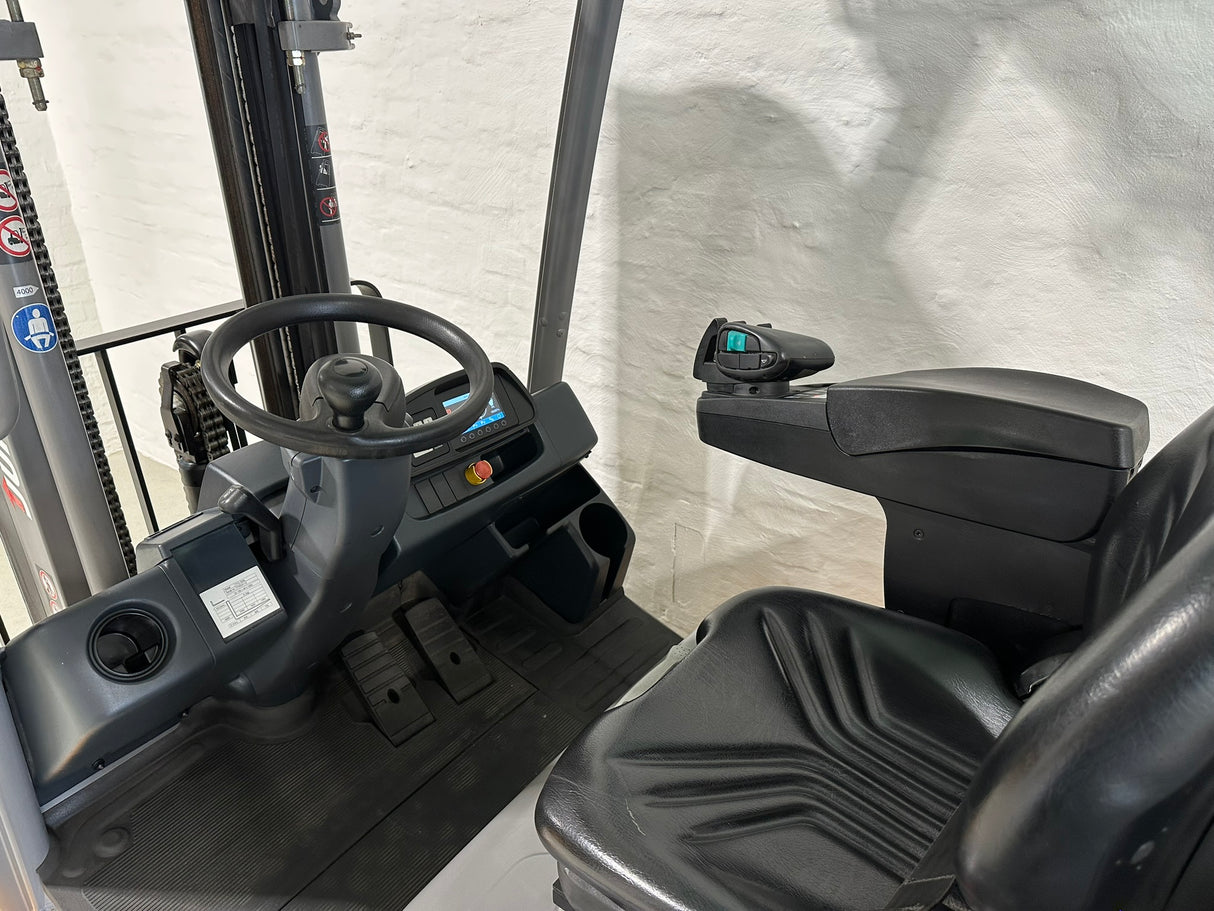 Jungheinrich TFG 320s | ISS